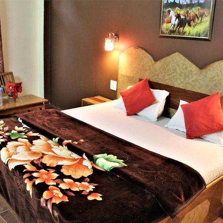 Hotel Ocean Inn Manāli Екстериор снимка