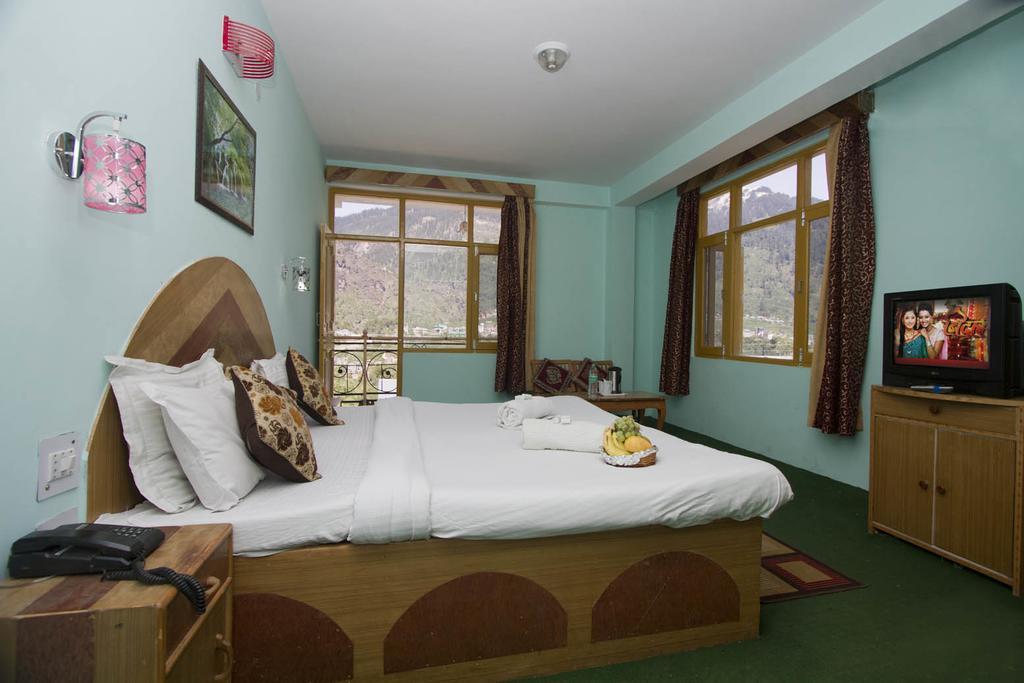 Hotel Ocean Inn Manāli Стая снимка
