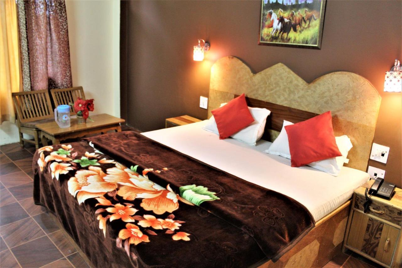 Hotel Ocean Inn Manāli Екстериор снимка