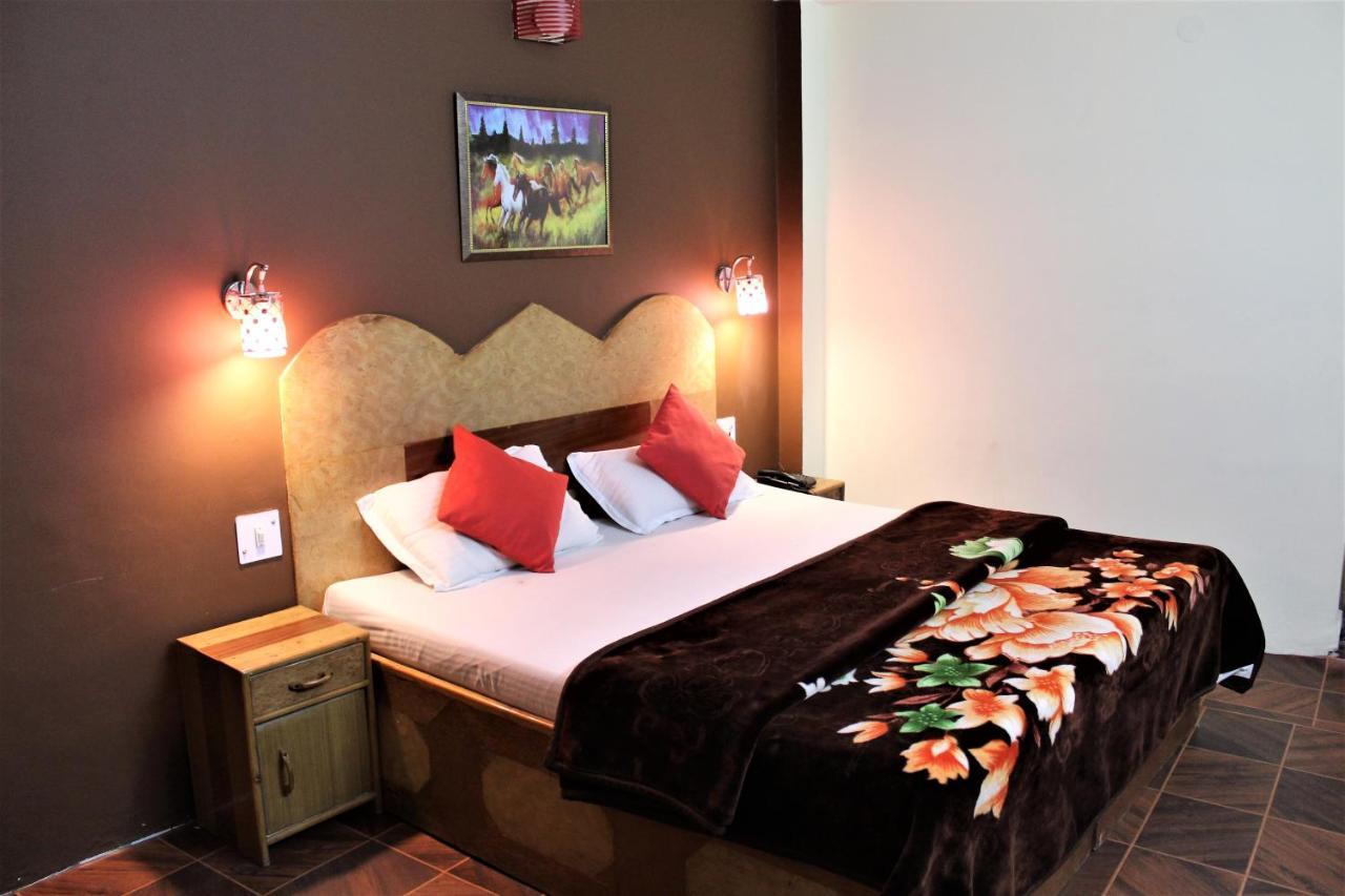 Hotel Ocean Inn Manāli Екстериор снимка