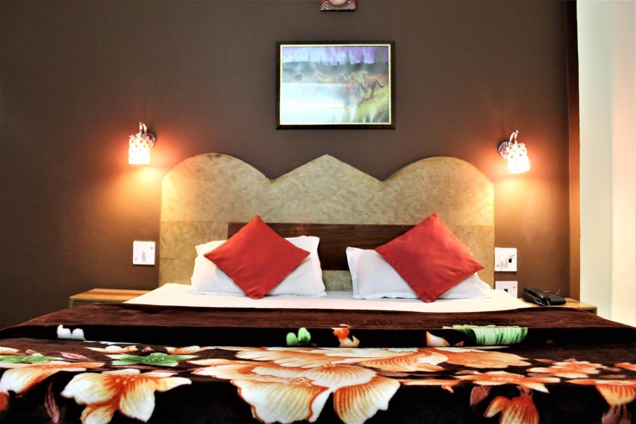 Hotel Ocean Inn Manāli Екстериор снимка