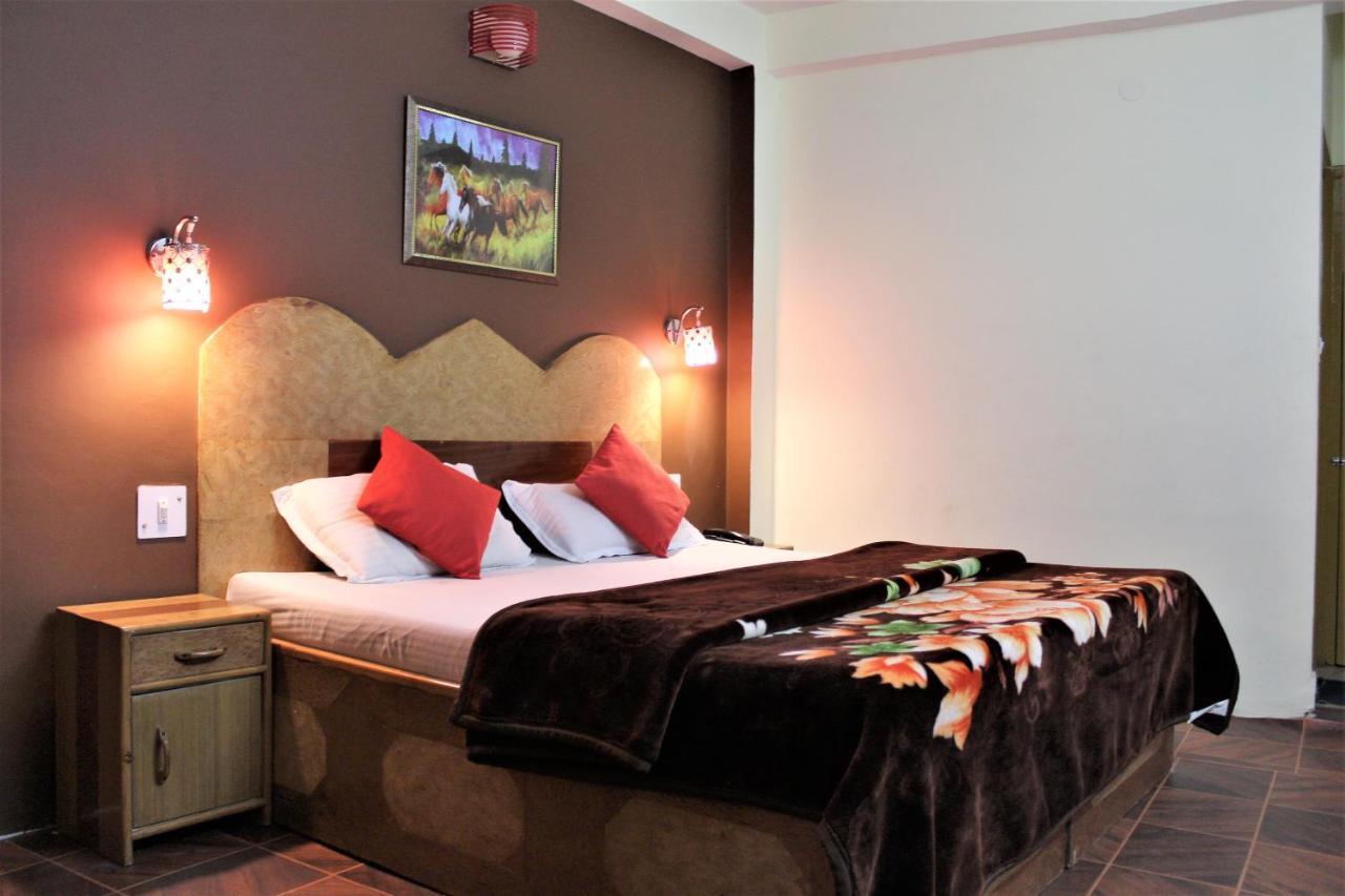 Hotel Ocean Inn Manāli Екстериор снимка