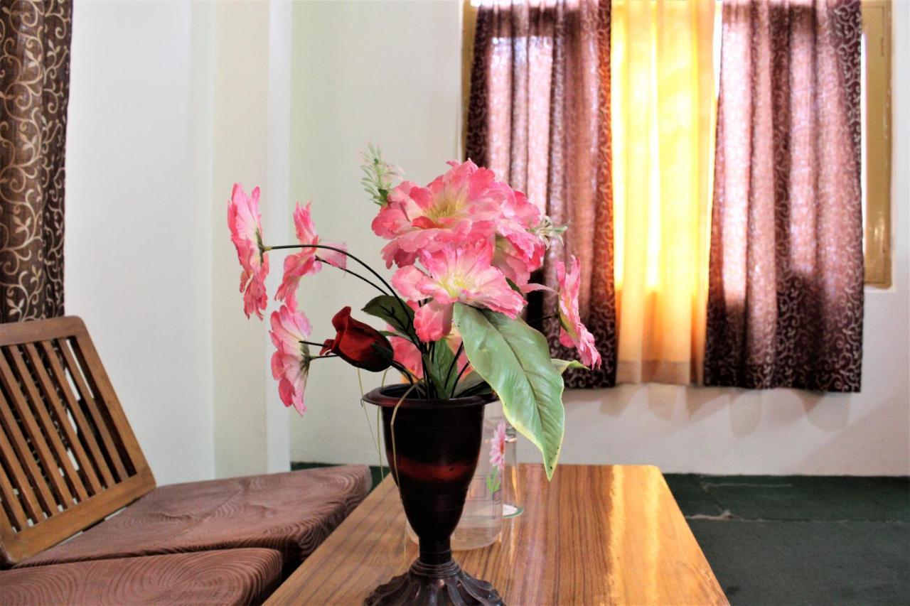 Hotel Ocean Inn Manāli Екстериор снимка